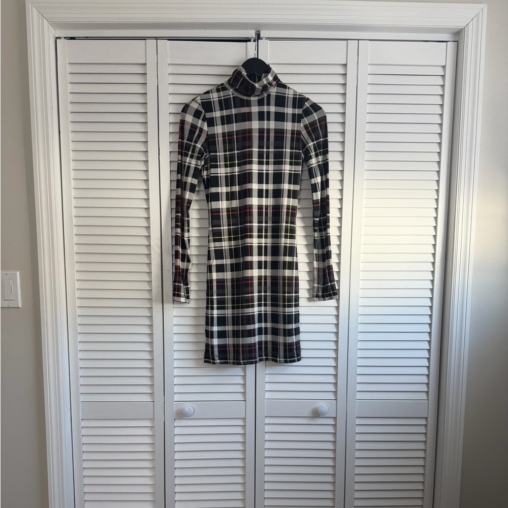 ALICE+OLIVIA Delora Plaid Fitted Mini Dress in Black Plaid